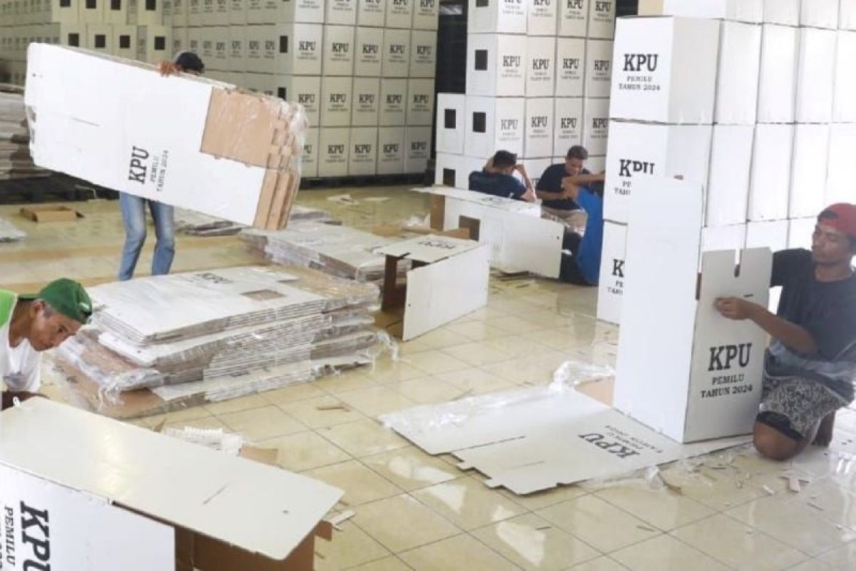 KPU Kota Madiun mulai rakit ribuan kotak suara Pemilu 2024 - ANTARA News