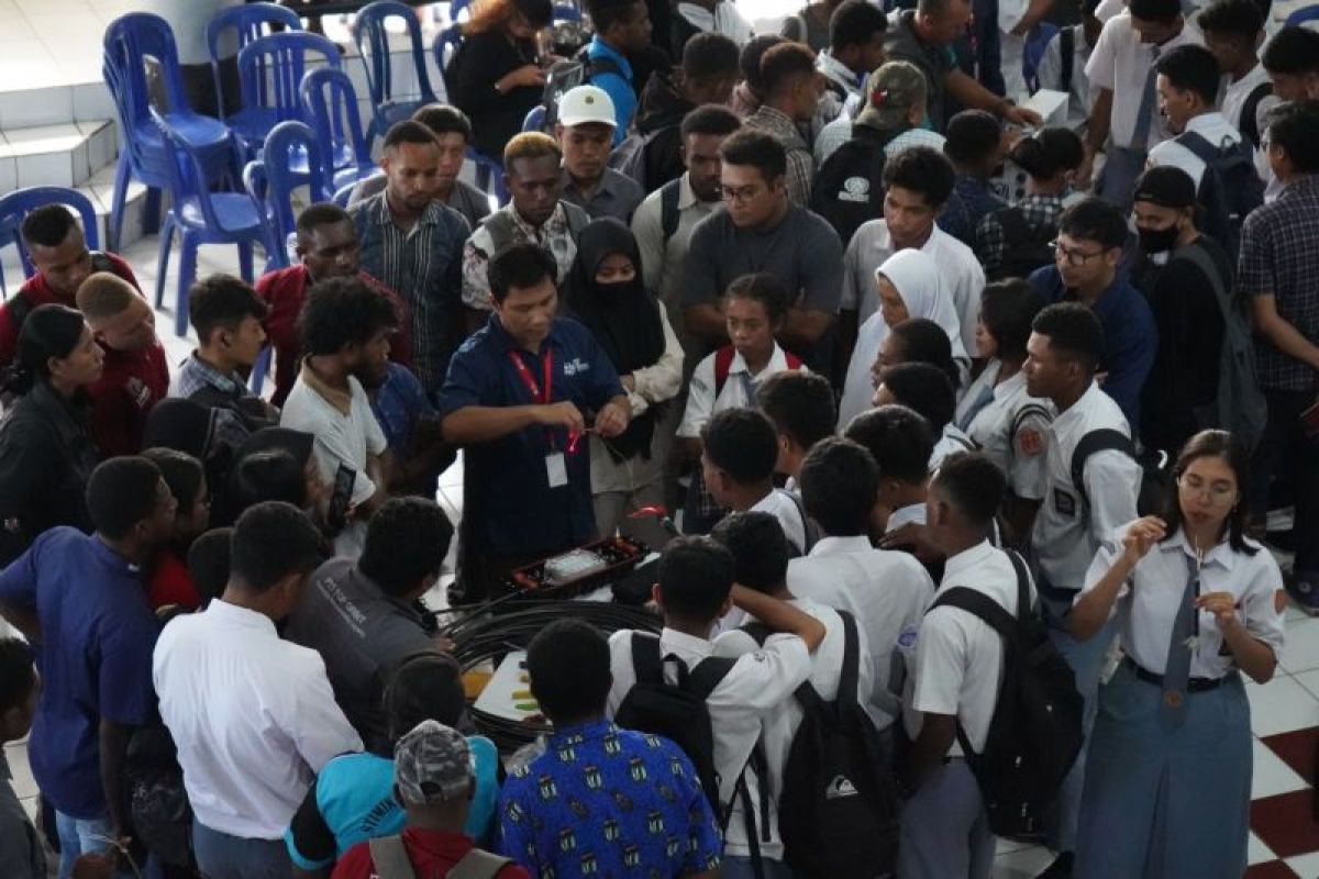 PTT ajak pelajar Papua berkontribusi jaga jaringan Palapa Ring Timur