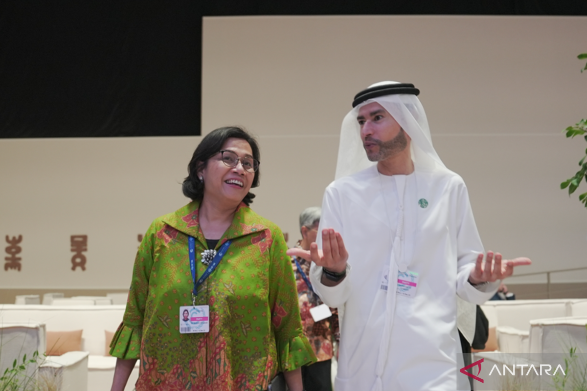 Indrawati discusses climate commitment with UAE minister