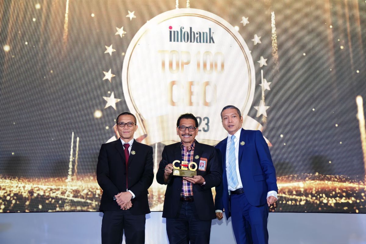 Kedua kalinya, Dirut Bank Nagari raih Top 100 CEO