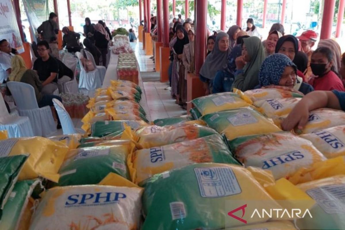 Dishanpang Kalteng pasok pangan murah bantu kendalikan inflasi di Sampit