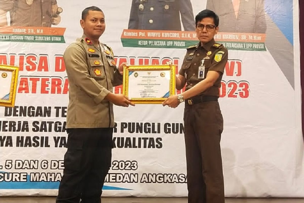 Komitmen berantas pungli, Polres Sergai terima penghargaan