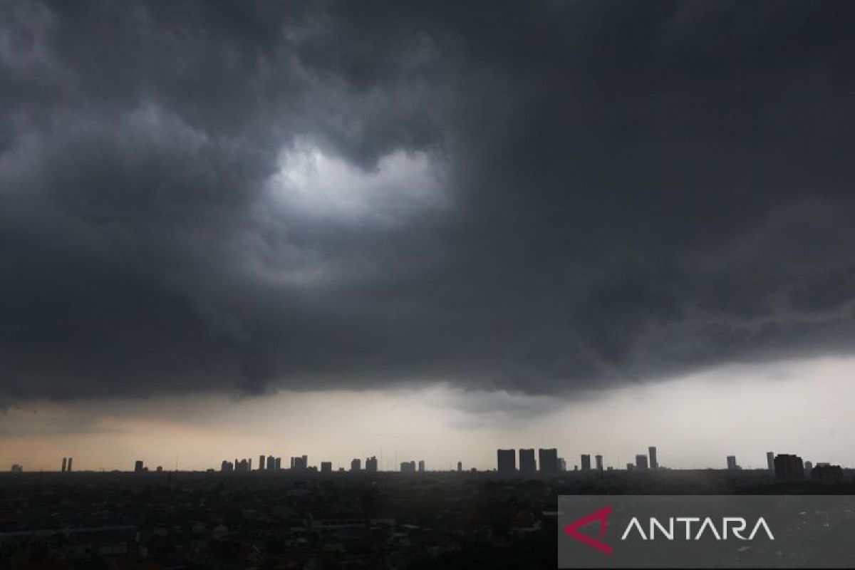 Hujan guyur 80 persen wilayah Indonesia, Bandarlampung hanya diselimuti awan
