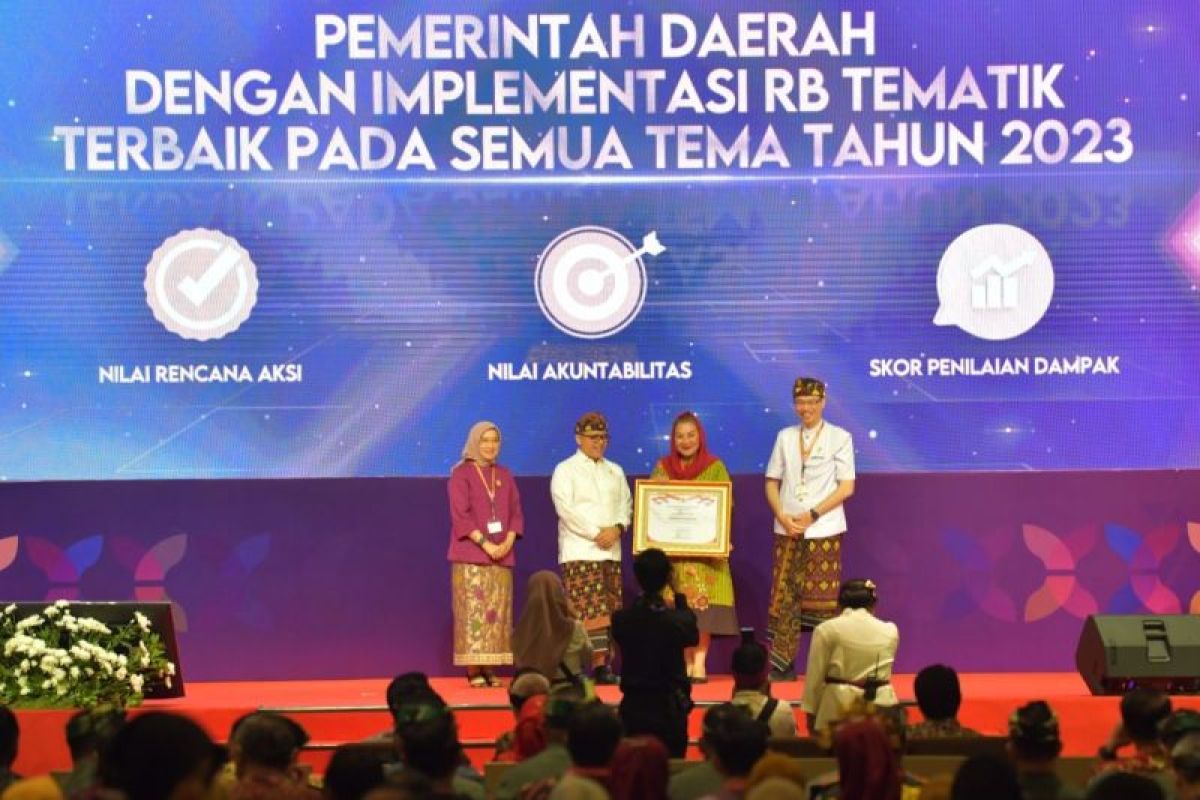 Semarang meraih penghargaan implementasi reformasi birokrasi tematik