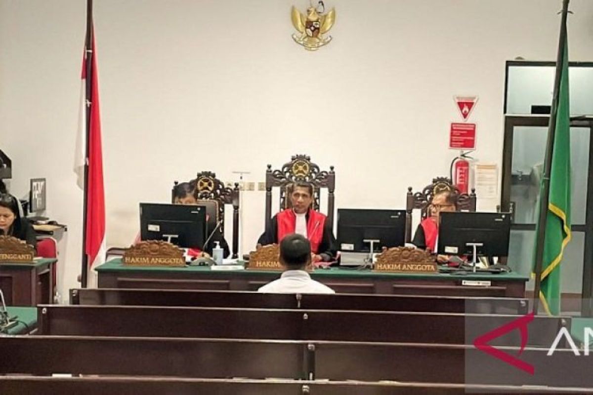 Terdakwa korupsi dana BOS Maluku Tenggara  jalani sidang perdana