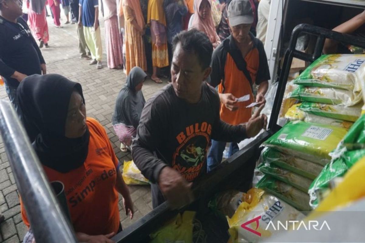 Pemkot Pekalongan-Bulog gelar operasi pasar cegah kenaikan  harga