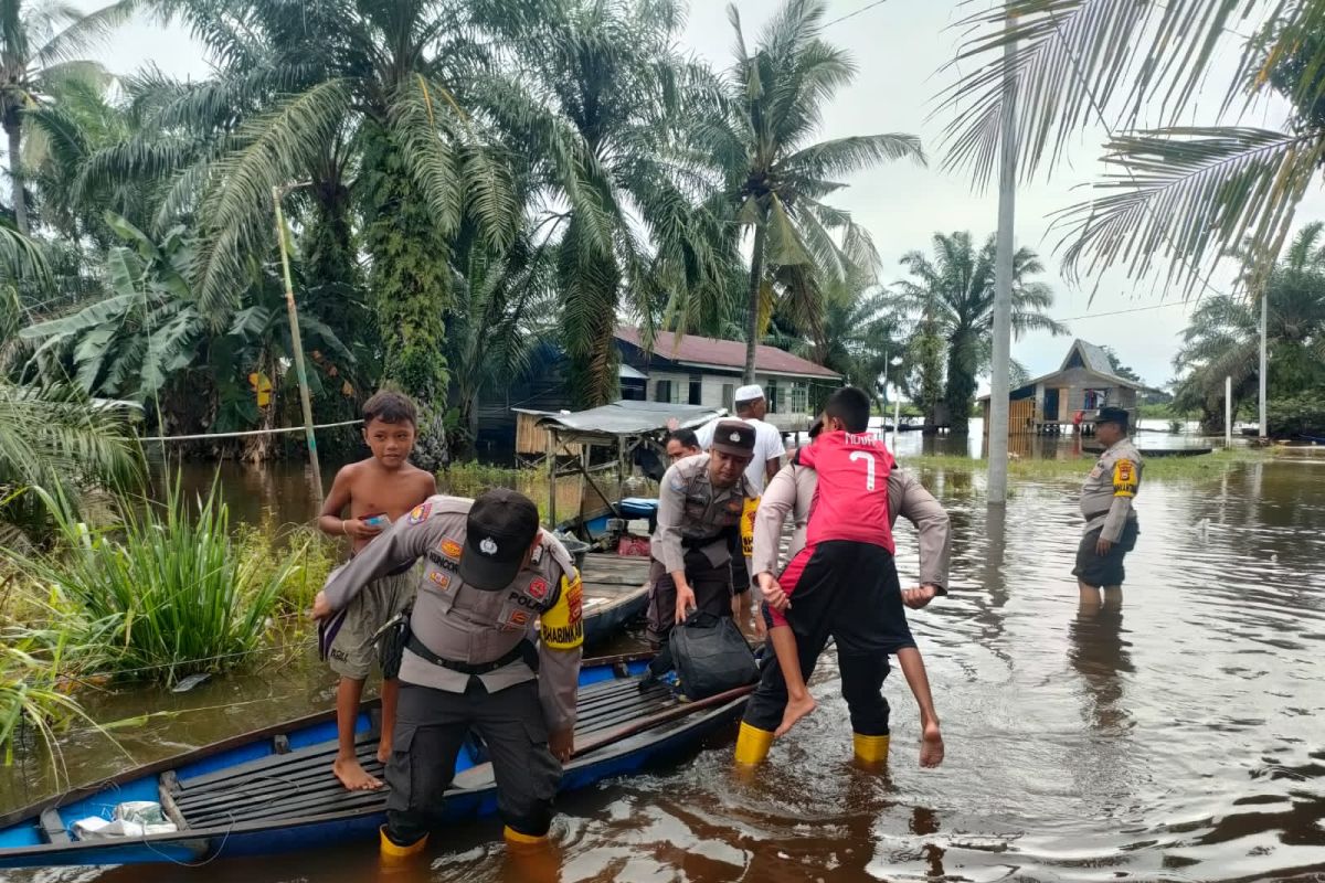 167 KK dari dua desa di Rohil terendam banjir