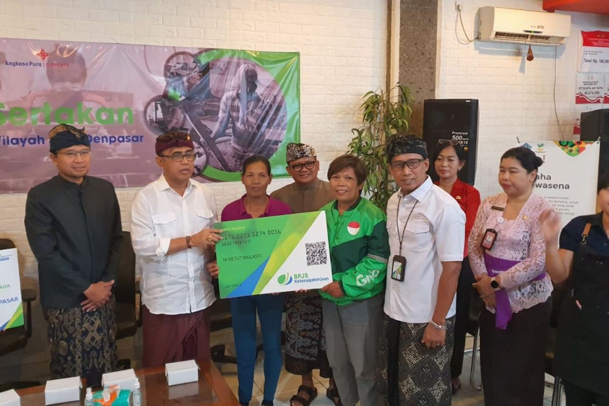 PT Angkasa Pura Suport berikan Jaminan Sosial pada 100 pekerja rentan di Denpasar