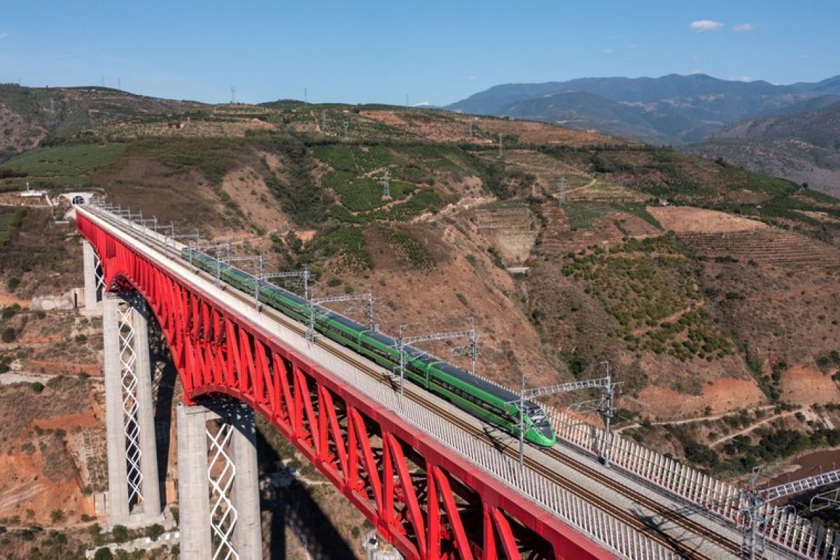 Jalur kereta China-Laos catat lebih dari 100.000 penumpang