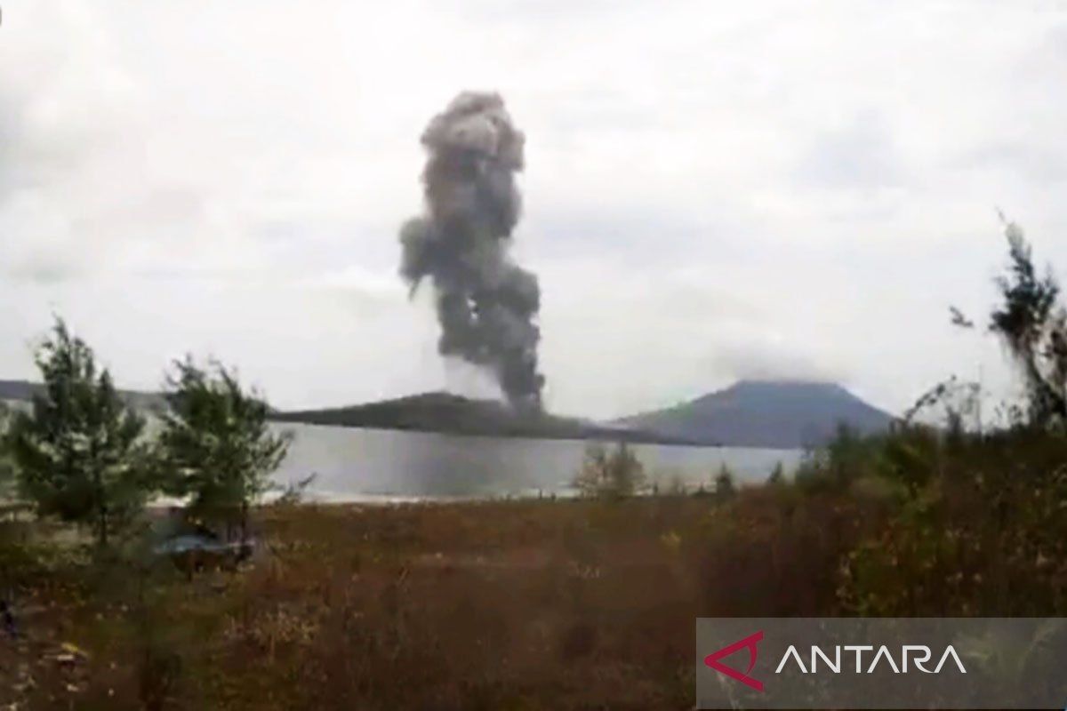Gunung Anak Krakatau kembali alami erupsi setinggi 1.200 meter