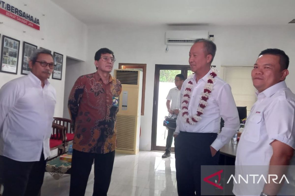 Menteri Perindustrian resmikan smelter titanium di Bangka