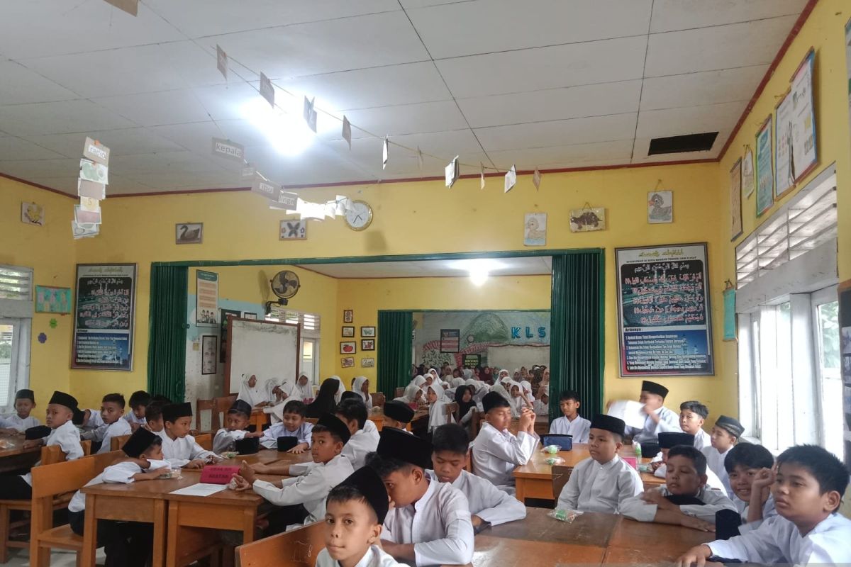 SDN 21 Surabayo Agam adakan pesantren kilat bagi 71 siswa selama empat hari