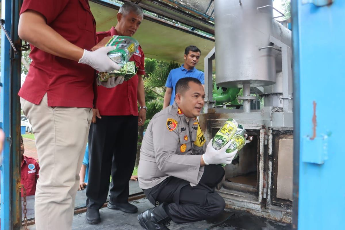 North Sumatra police destroy 22.7 kg of crystal meth