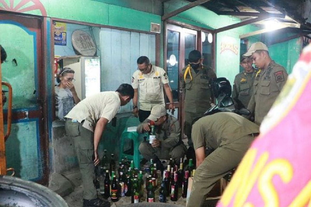 Operasi gabungan, Satpol PP Kota Tangerang sita 373 botol minuman keras