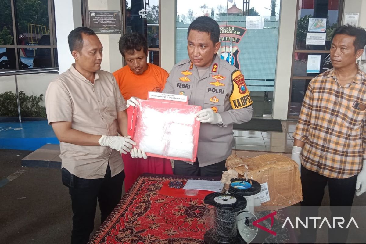 Bangkalan police in East Java seize one kg crystal meth
