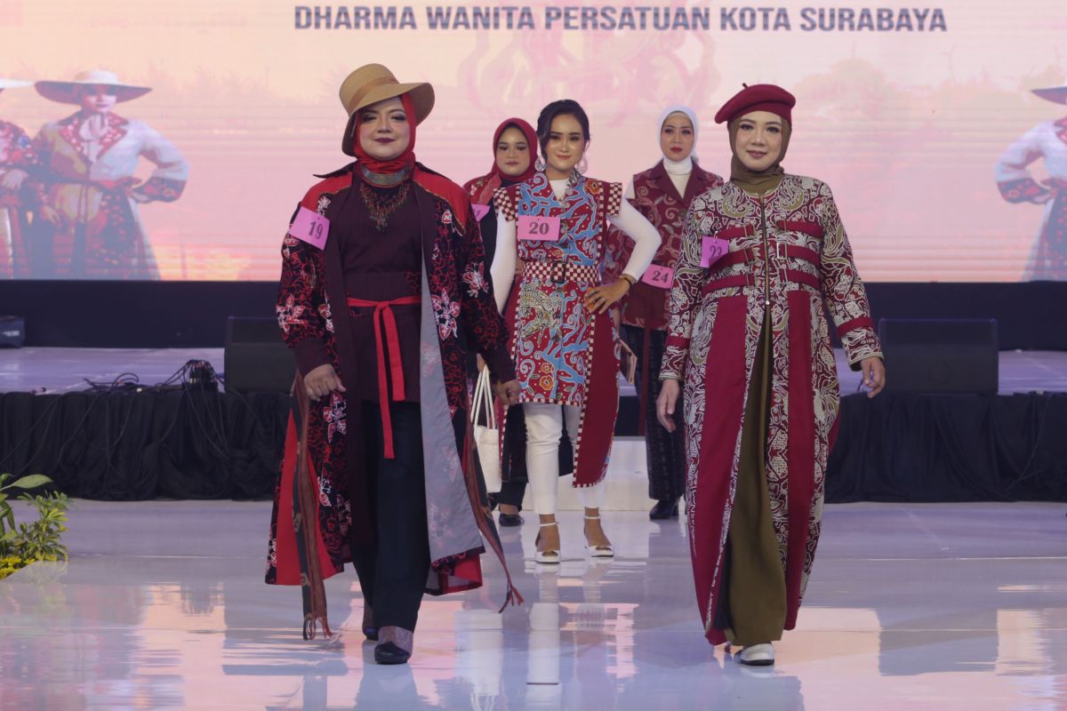Fashion show DPW libatkan 28 UMKM jahit padat karya di Surabaya