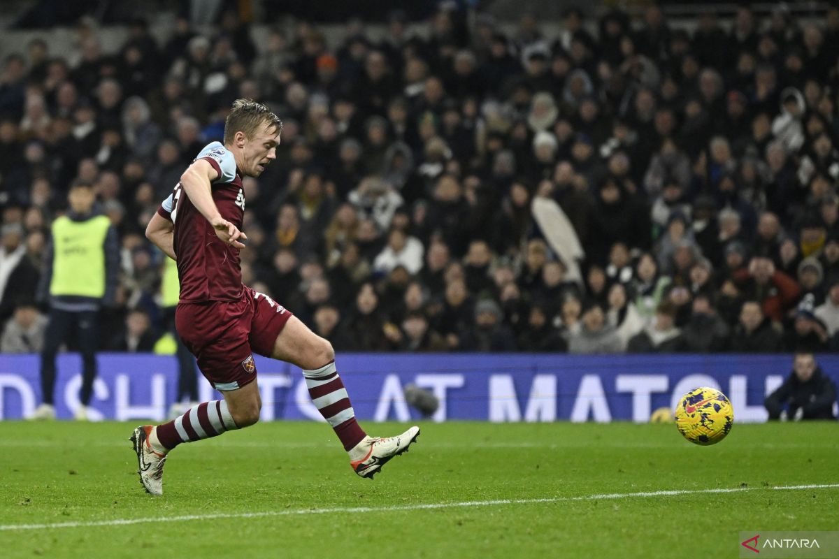 West Ham bangkit dari ketinggalan untuk menang 2-1 di markas Tottenham