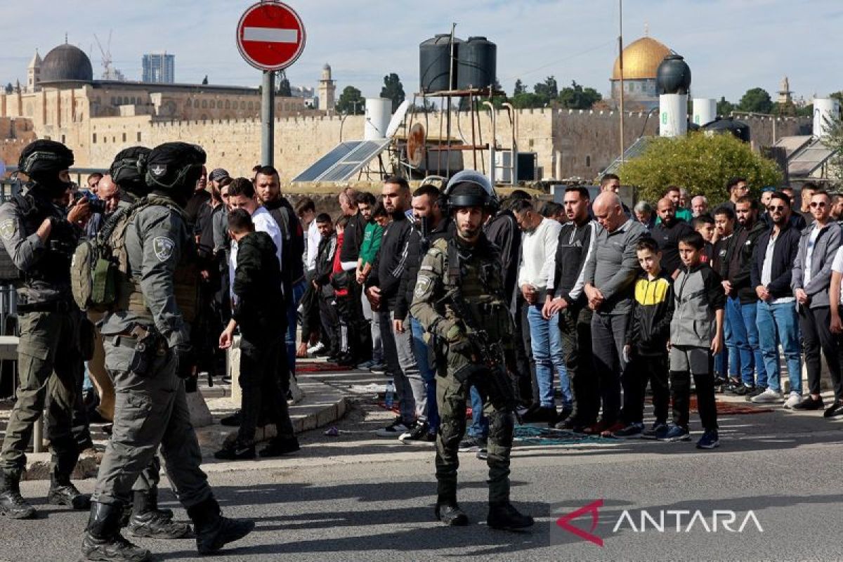 Jumat ke-17, masjid Al-Aqsa nyaris kosong akibat pembatasan Israel