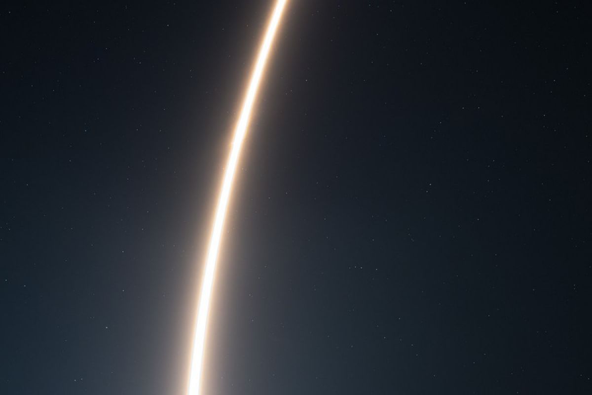 SpaceX luncurkan 23 satelit internet Starlink tambahan ke orbit