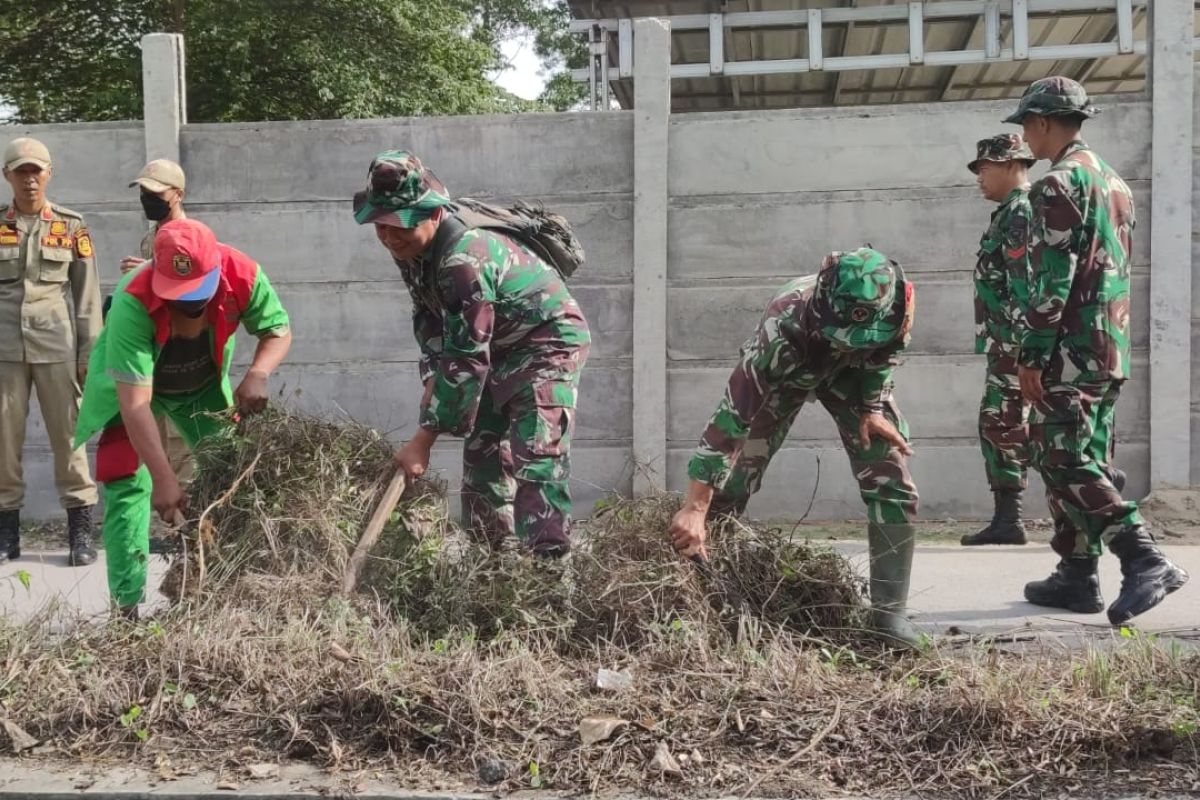 TNI-Pemkot Bandarlampung gelar karya bakti cegah banjir