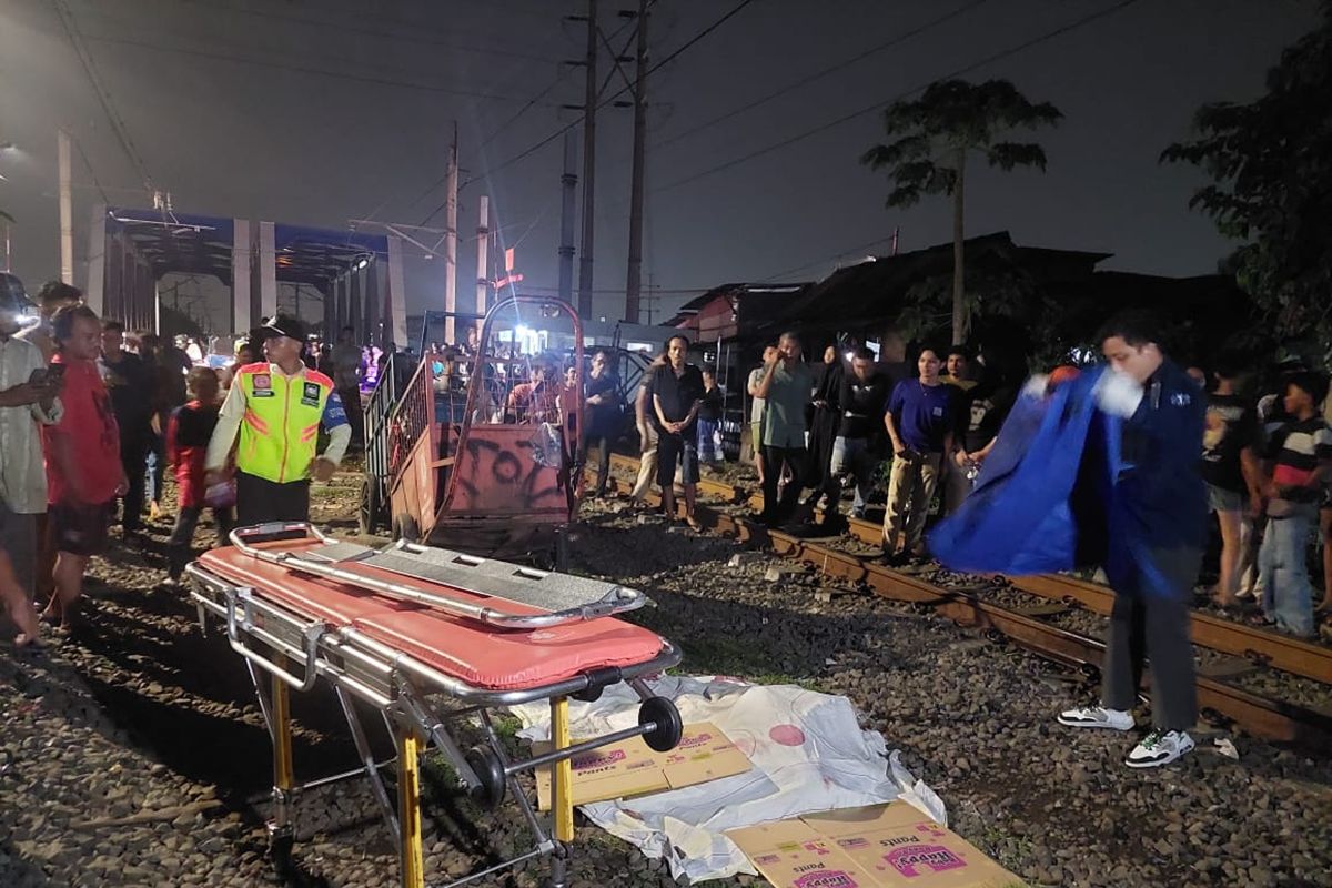 Seorang wanita tewas tertabrak kereta di Kebon Jeruk