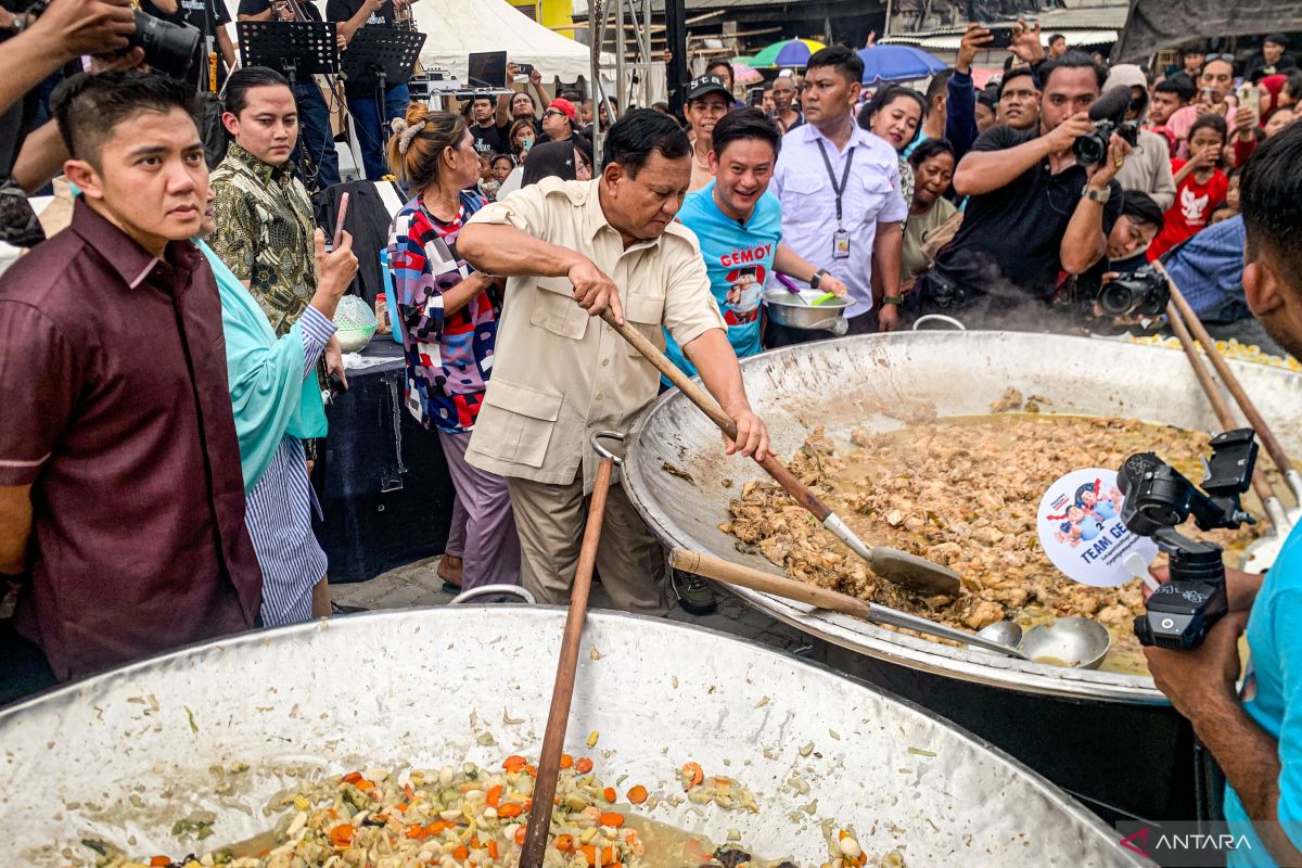 Prabowo Subianto hadiri kegiatan Makan Besar di Cilincing