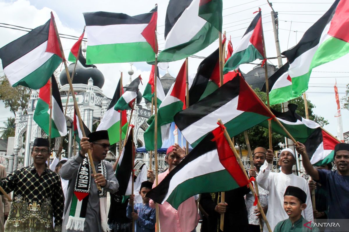 Ratusan warga doa bersama untuk kemerdekaan Palestina di Lhokseumawe