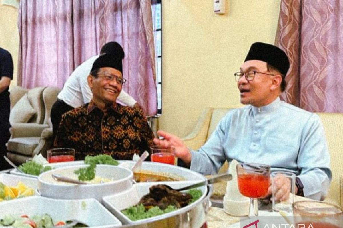 Mahfud MD bertemu PM Malaysia Anwar Ibrahim di Kuala Lumpur
