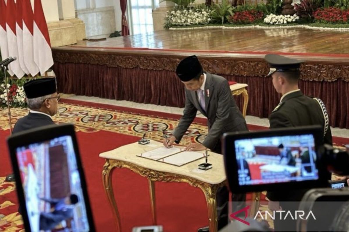 Presiden Joko Widodo lantik Marthinus Hukom jadi Kepala BNN