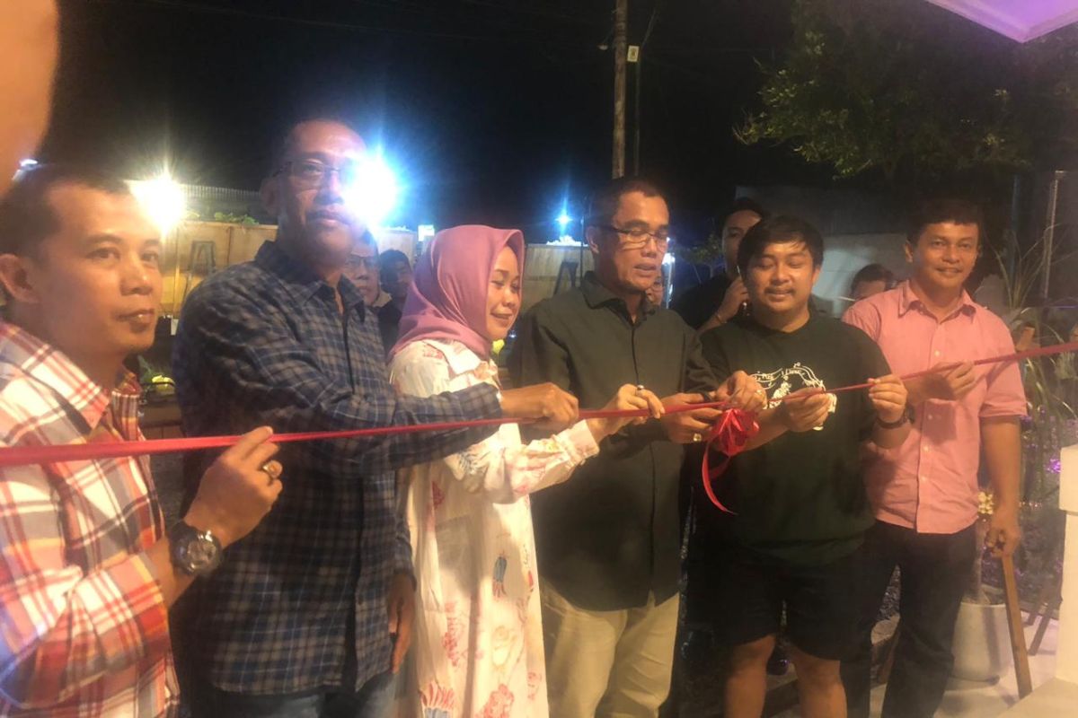 Pj Wako Payakumbuh hadiri grand opening Opung Waffle