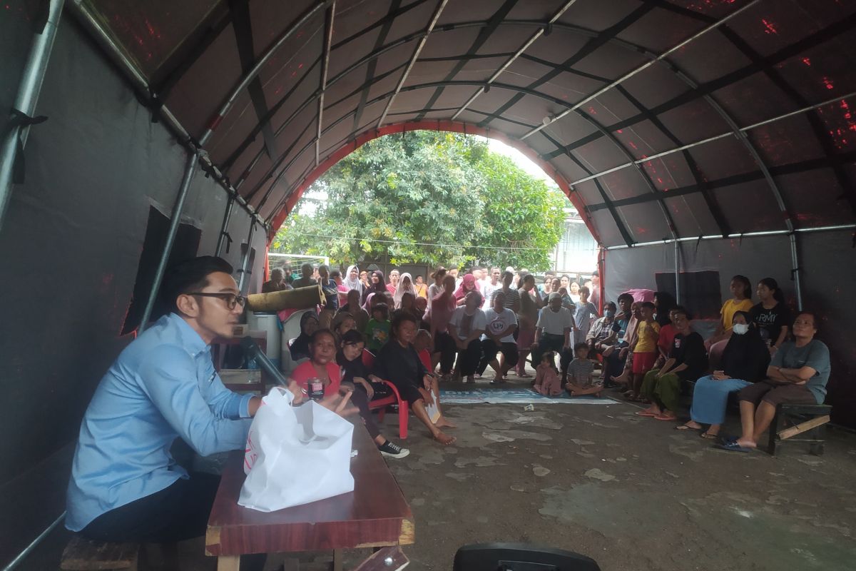 TKN Fanta Prabowo-Gibran salurkan bantuan ke korban banjir di Cawang