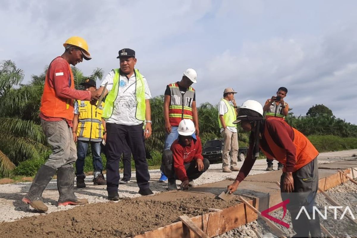 Pj Bupati Abdya: Pembangunan jalan Suak Sane selesai tepat waktu