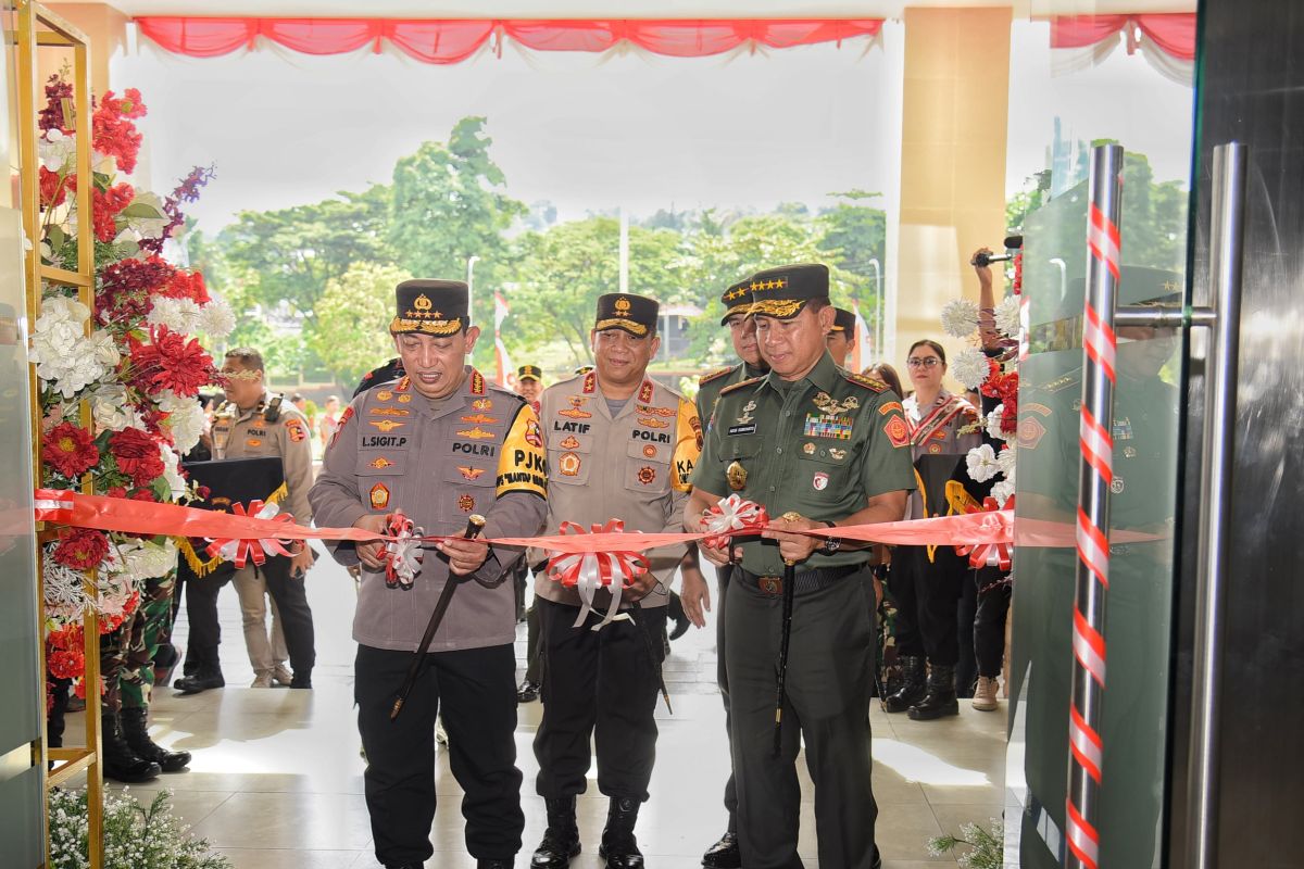 Kapolri dan Panglima TNI resmikan Markas Polda  Maluku