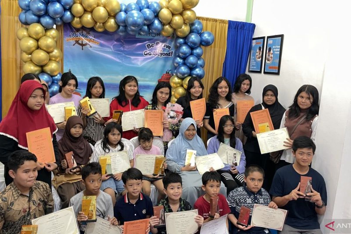 Kumon Palangka Raya menggelar 'Advanced Student Award' 2023 untuk siswa berprestasi