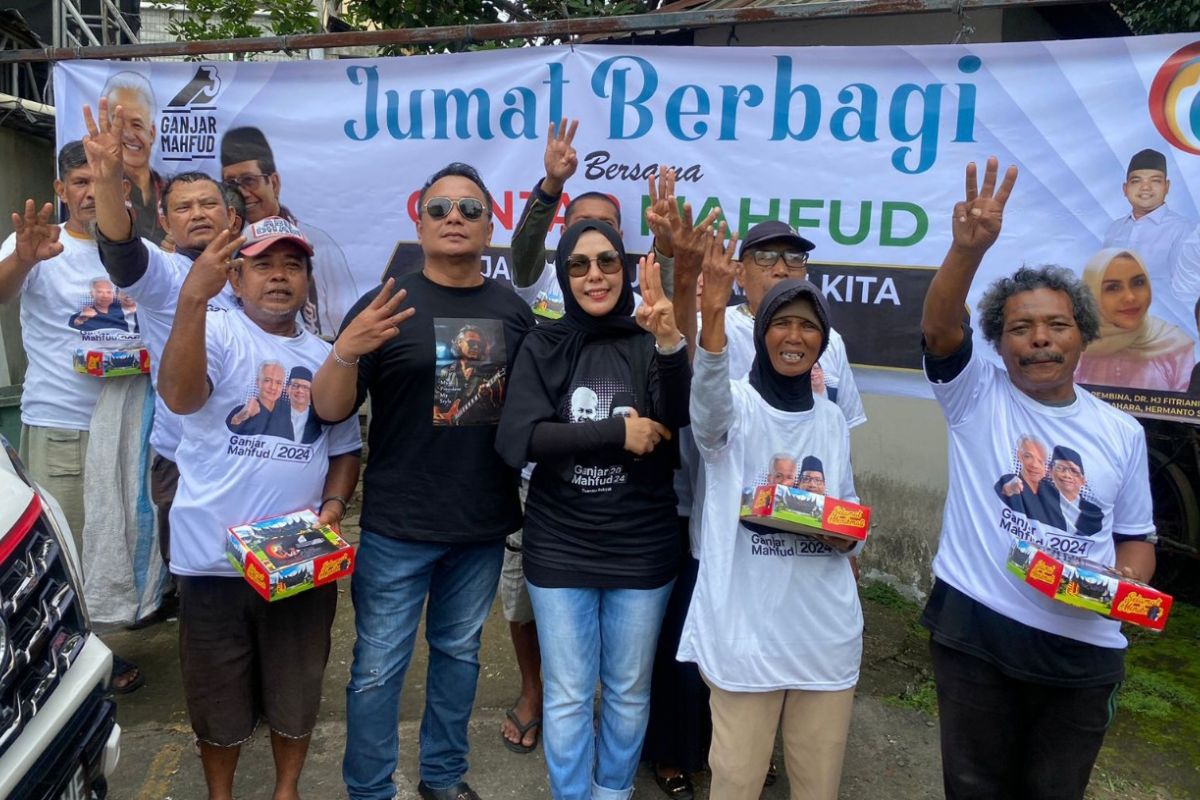 Jumat Berbagi, relawan Arus Ganjar bagikan 3.000 nasi kotak di Sumut