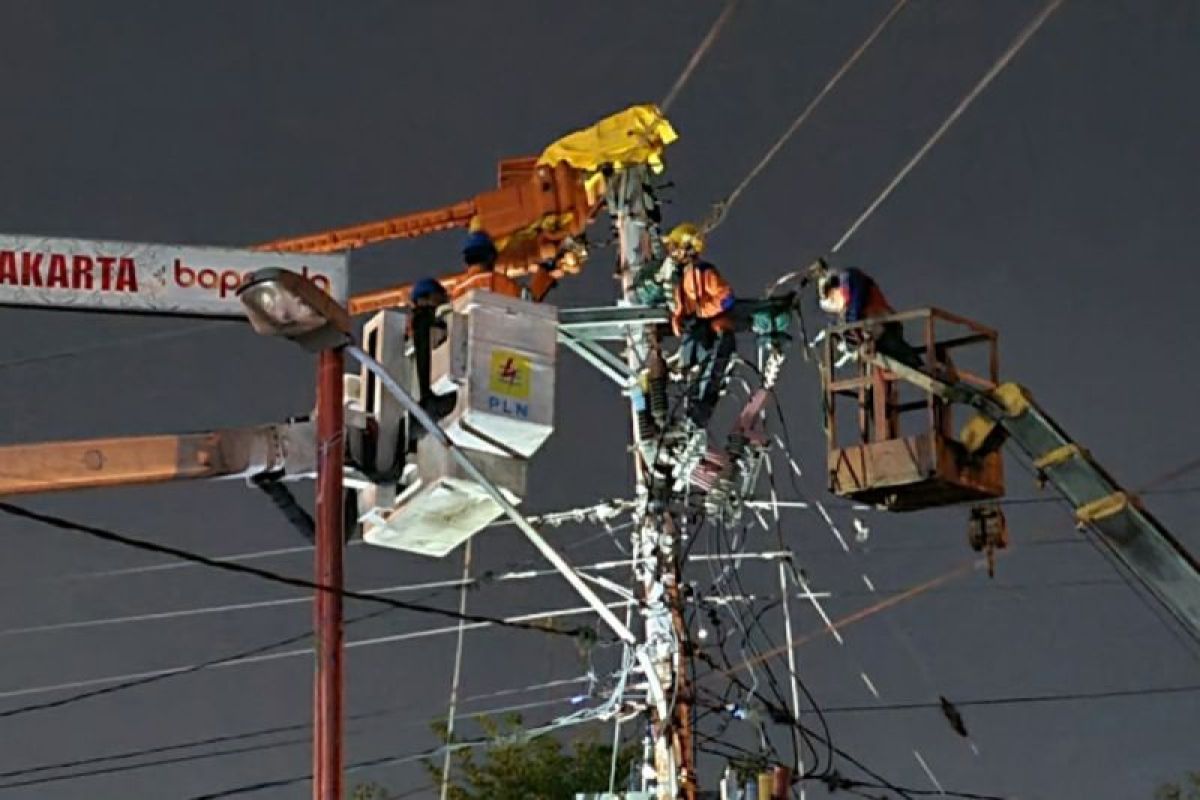 Antisipasi cuaca ekstrem, PLN: Waspadai keamanan kelistrikan