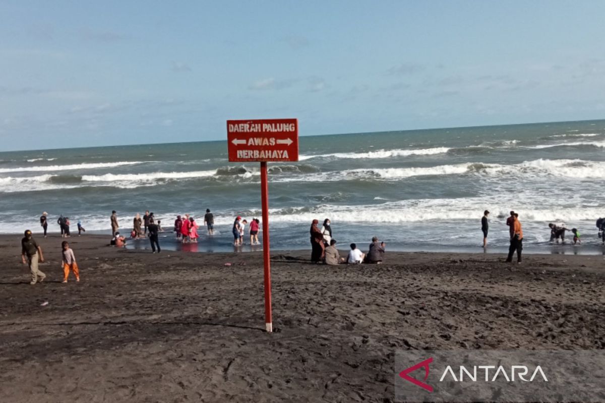 Bupati: Pantai selatan Bantul tak aman untuk berenang