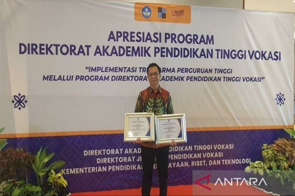 Poliban receives two awards from Ministry of Education