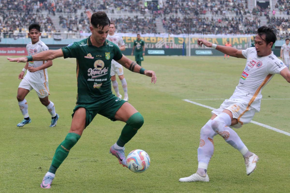 Persebaya berbagi satu poin lawan Persija di GBT Surabaya