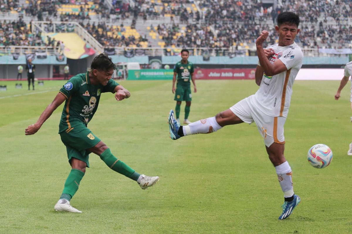 Liga 1 - Persebaya berbagi poin dengan Persija di GBT Surabaya