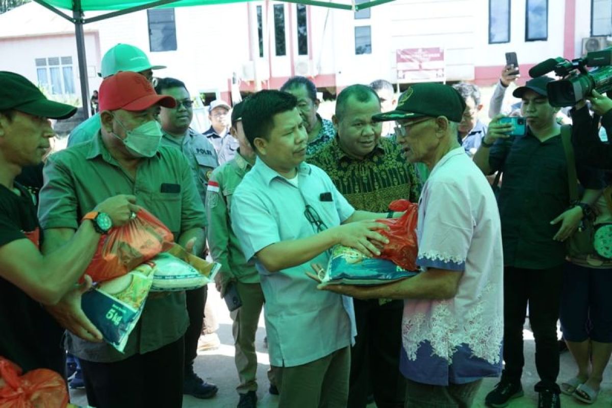 Pemerintah Kabupaten Sambas hadirkan pasar murah di batas negeri sambut Natal