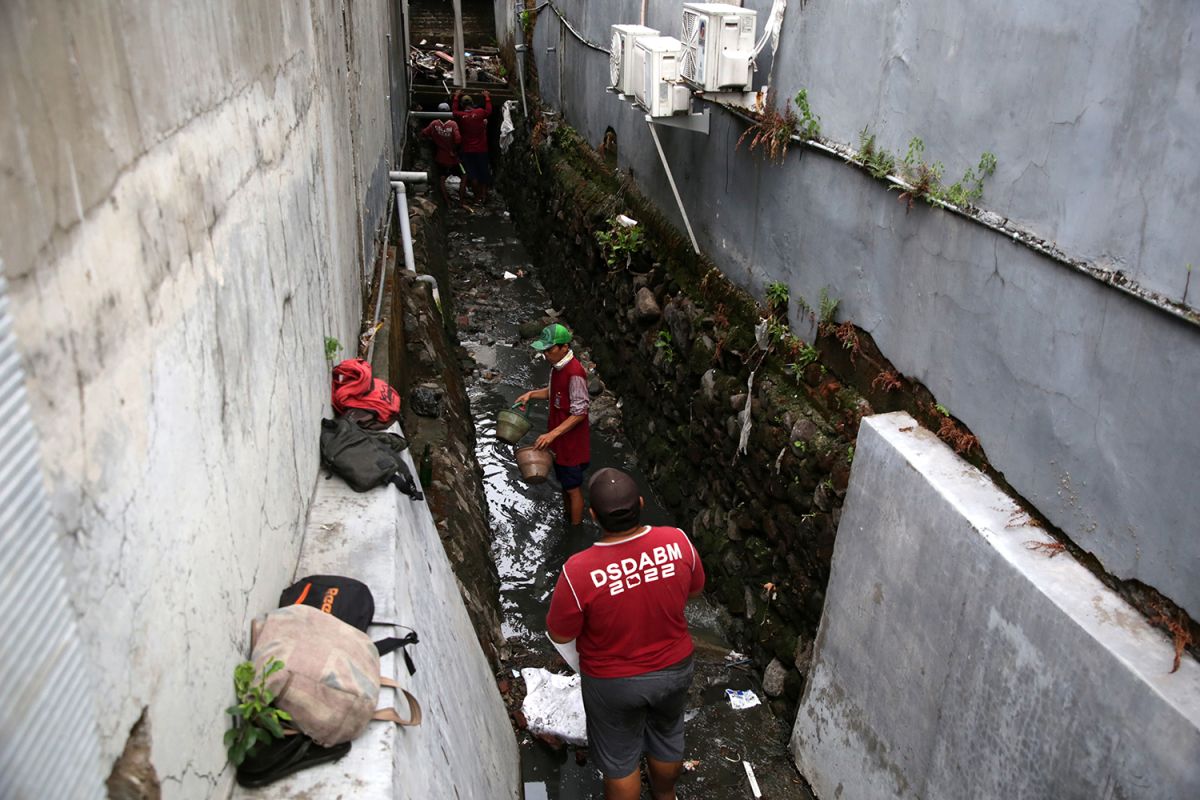 Pemkot Surabaya urai penyebab banjir di Dukuh Kupang