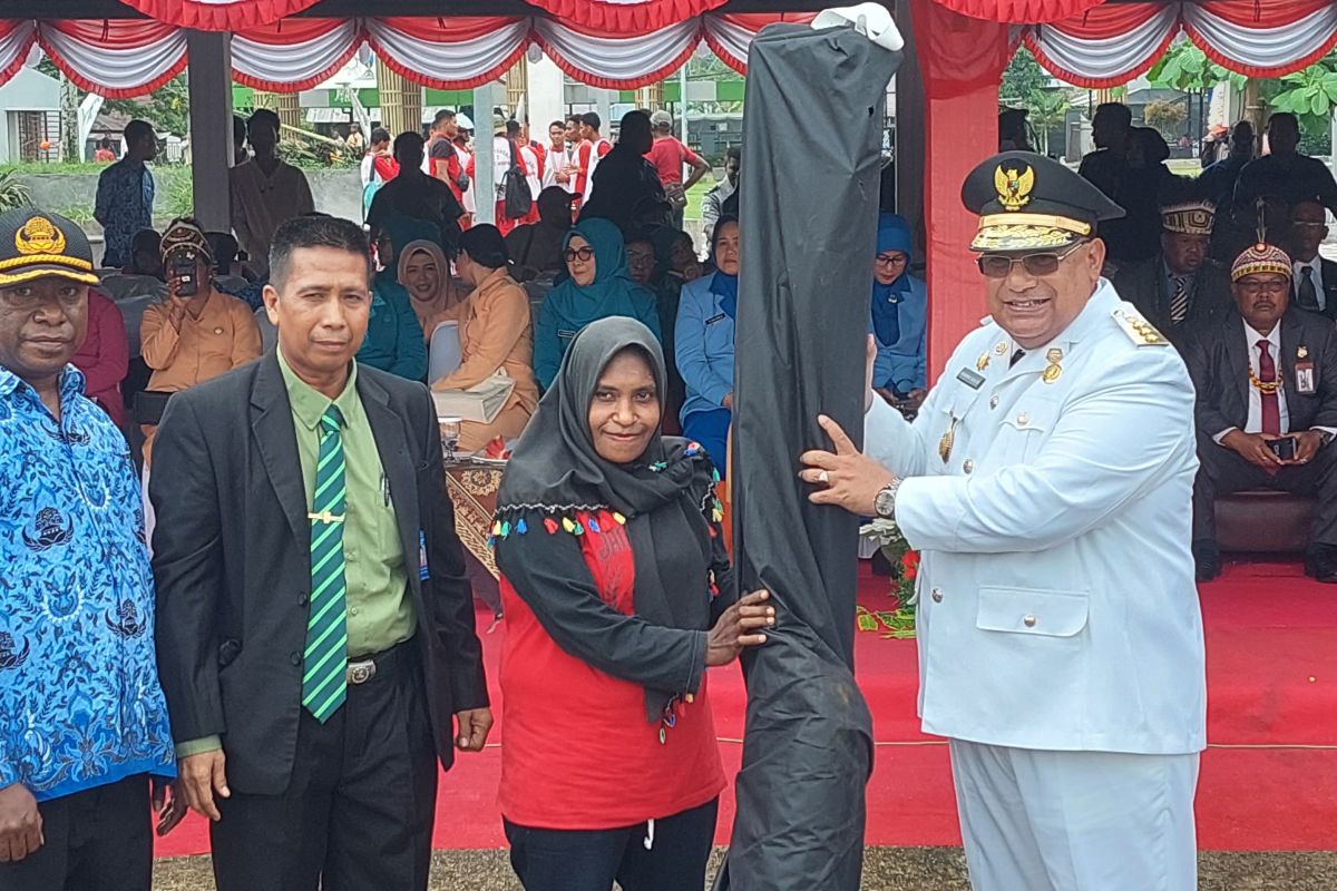Pemerintah PBD salurkan 300 tenda payung bantu pedagang OAP