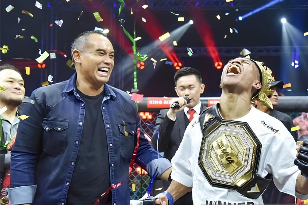 Peterung MMA Lipin Sitorus ambil alih gelar juara kelas atom dari Ade Permana