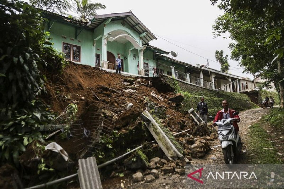 Kerugian bencana pada 2023 di Sukabumi mencapai Rp9,86 miliar