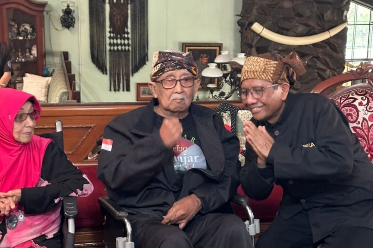 Mahfud Md minta doa restu Gubernur Jabar periode 1970-1975 Solihin GP