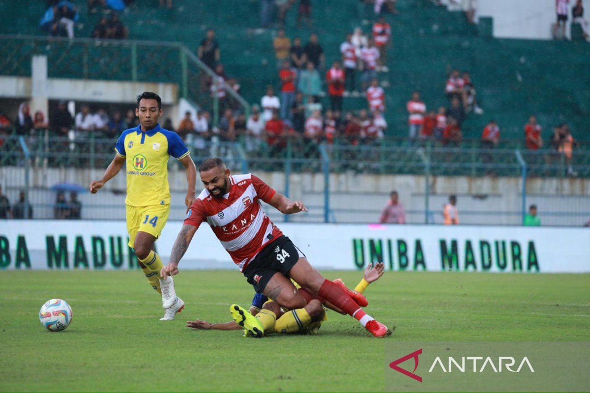 Liga 1 Indonesia - Madura United taklukkan Barito Putra 4-1