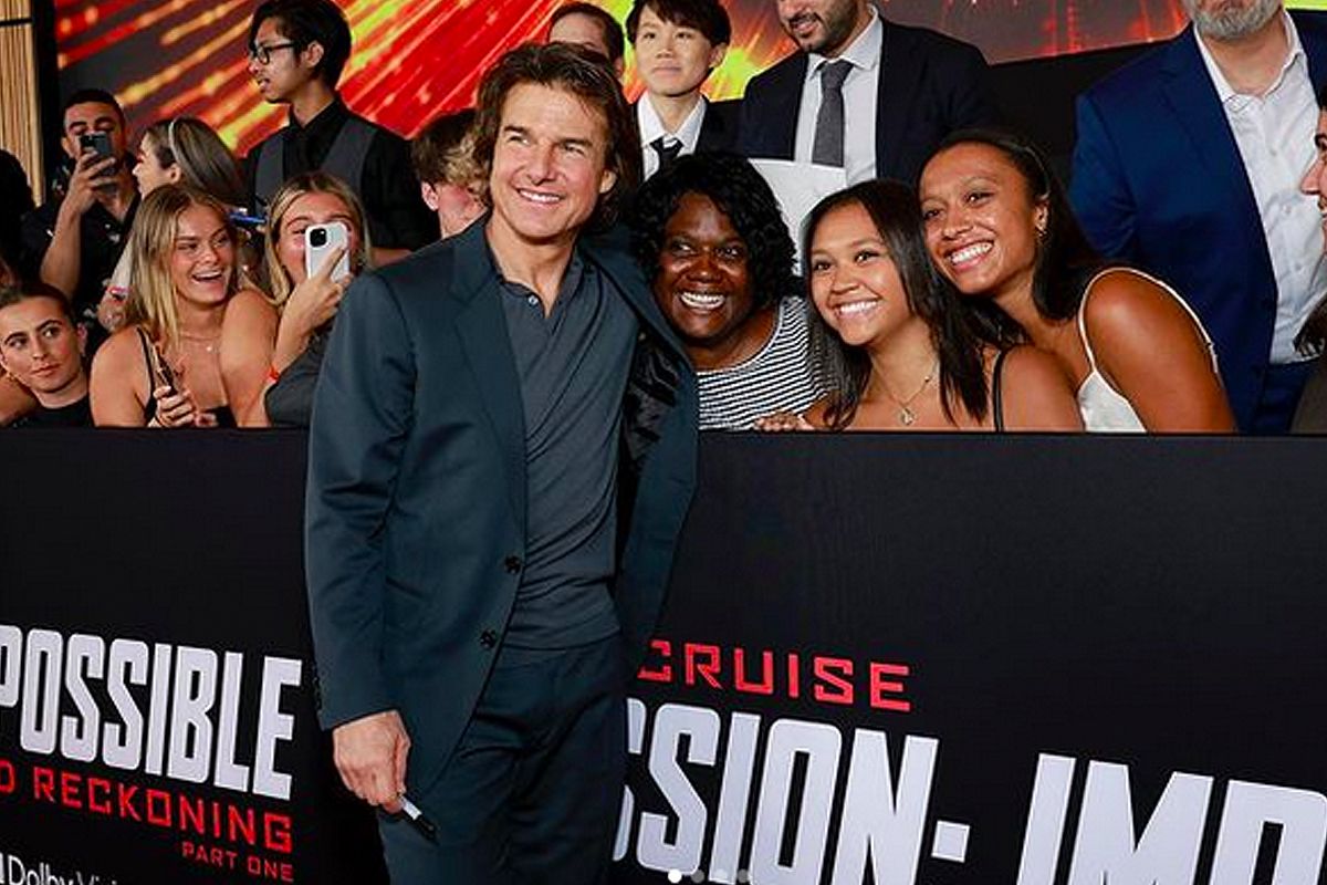 Tom Cruise kirim ratusan kue istimewa Natal