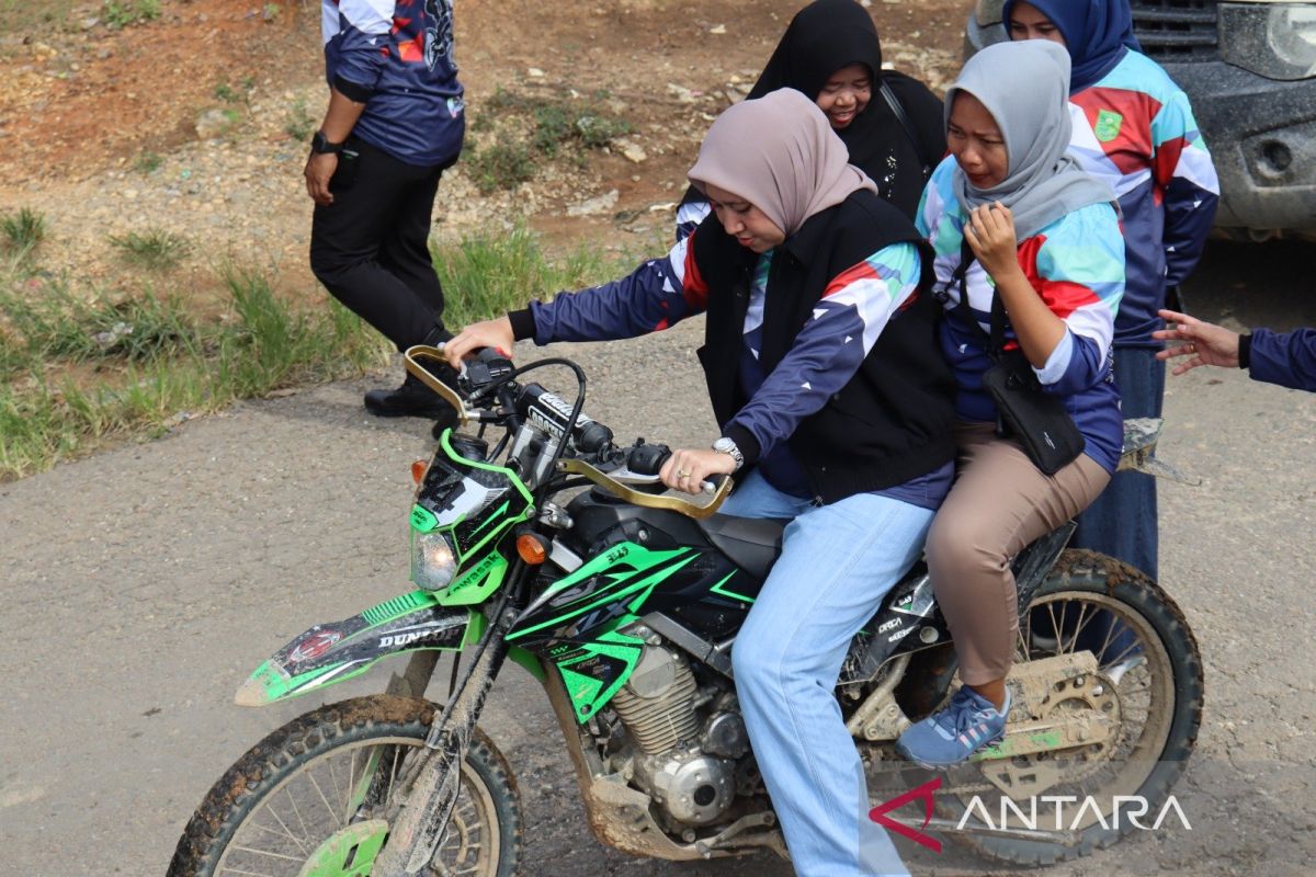 Peserta MTB RCC jelajahi objek wisata di Batang Gansal Inhu