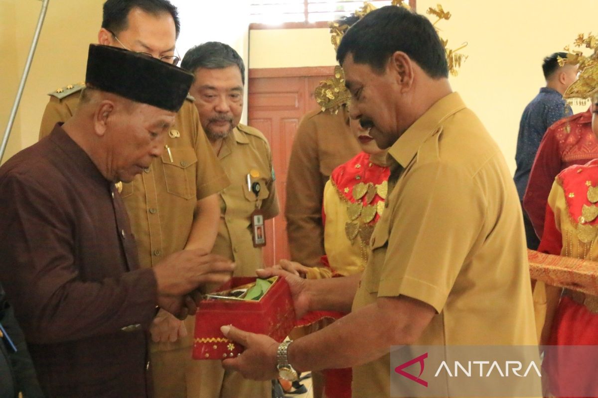 120 orang 'Dukun Kampung' di Belitung terima dana insentif